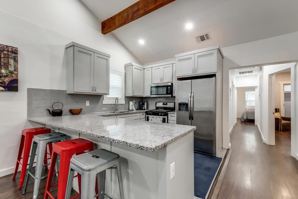 Kitchen or kitchenette, Dining area, dishwasher, minibar, pet friendly, stove