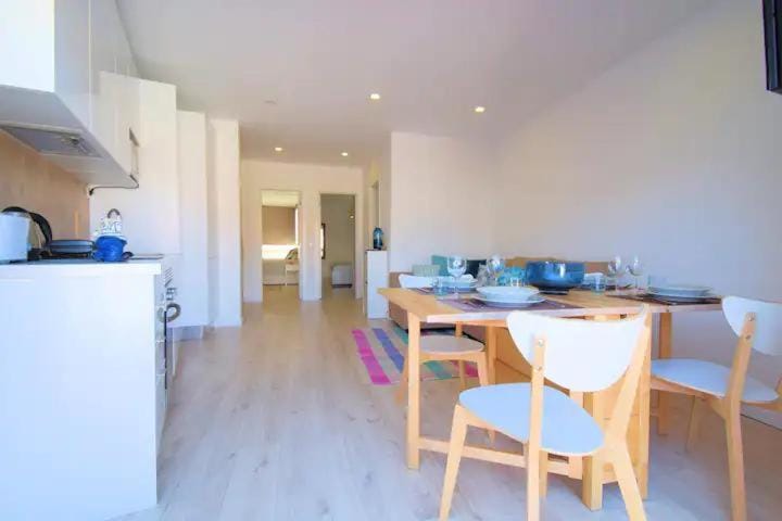 Kitchen or kitchenette, Living room, Seating area, Dining area, stove