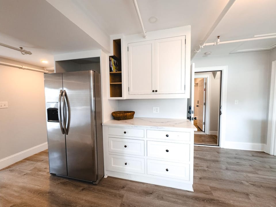 Water Access 5-Bed 2-Bath Retreat House in Hyannis