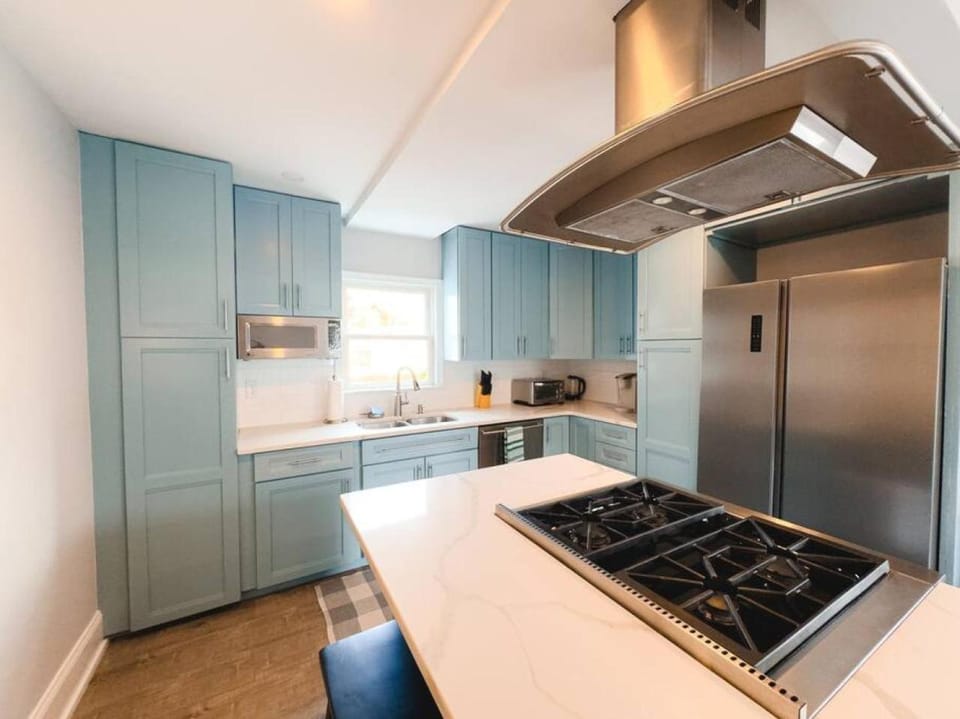 Charming Hyannis 3 Bed 2 Bath House in Hyannis