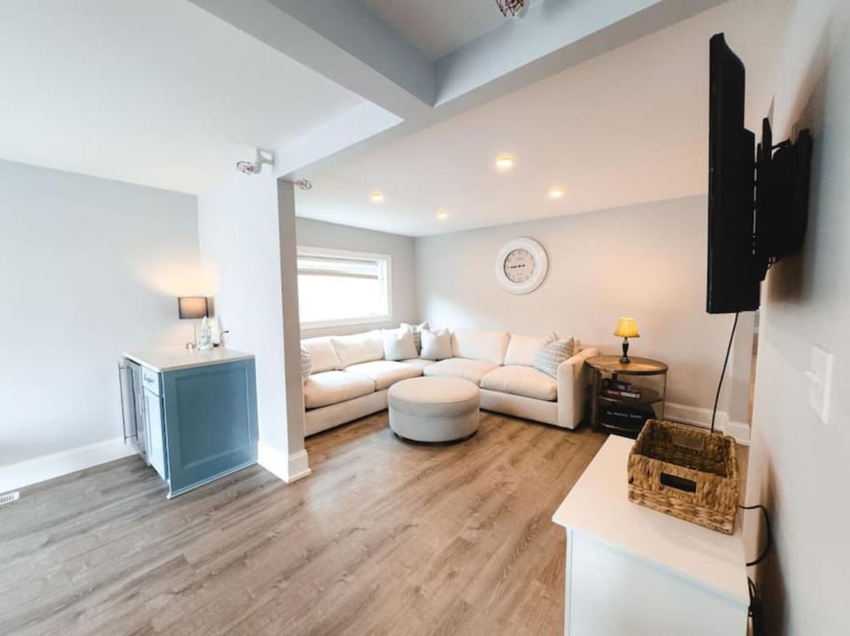 Charming Hyannis 3 Bed 2 Bath House in Hyannis