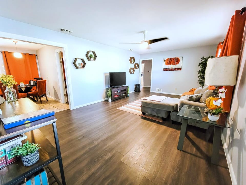 TV and multimedia, Living room, Seating area