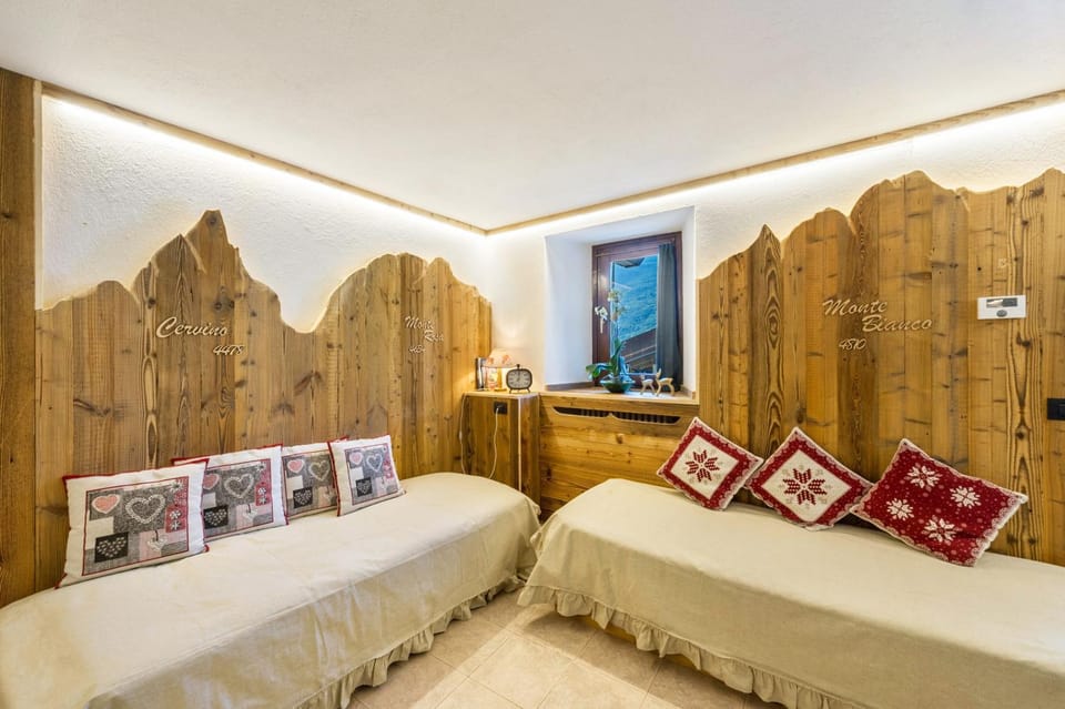 Living room, Bedroom