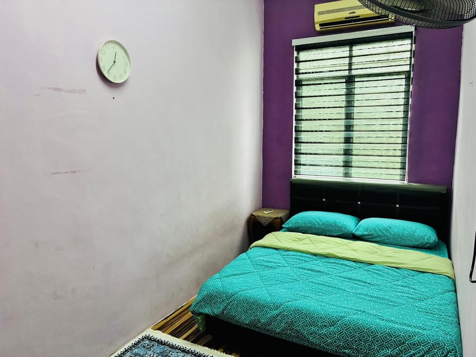 Bedroom, air conditioner