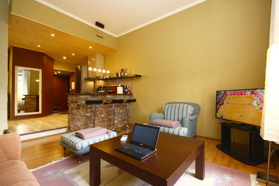 TV and multimedia, Living room, Seating area, Dining area