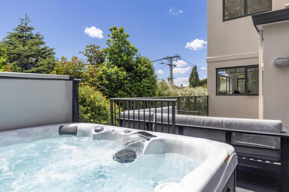 Spa, Movies, Pool table, Table tennis in Ellerslie! House in Auckland