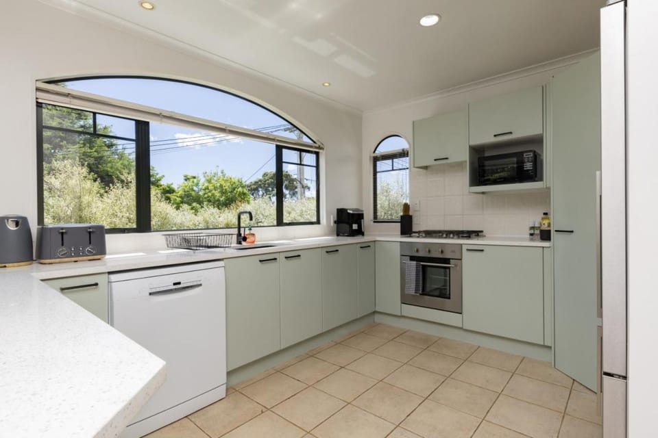 Spa, Movies, Pool table, Table tennis in Ellerslie! House in Auckland