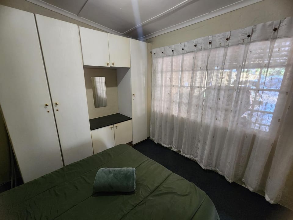 The Sunflower Albertskroon Apartment in Johannesburg