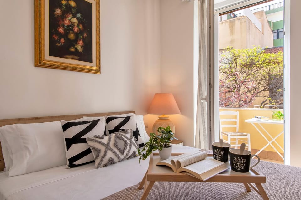 Bed, View (from property/room), Balcony/Terrace, Photo of the whole room, Decorative detail, Bedroom