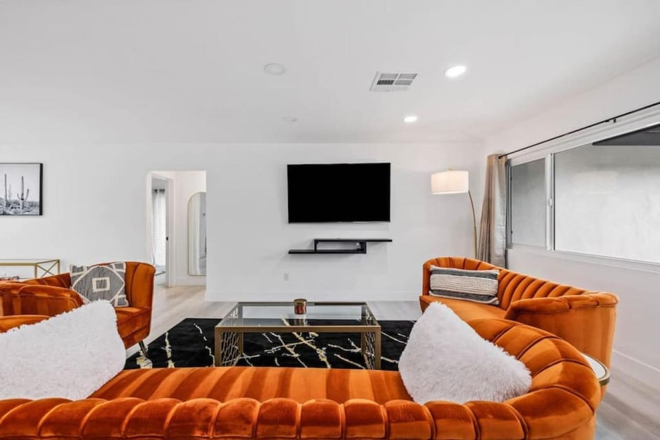 Sip Sip Away by Rather Be Properties House in Palm Springs