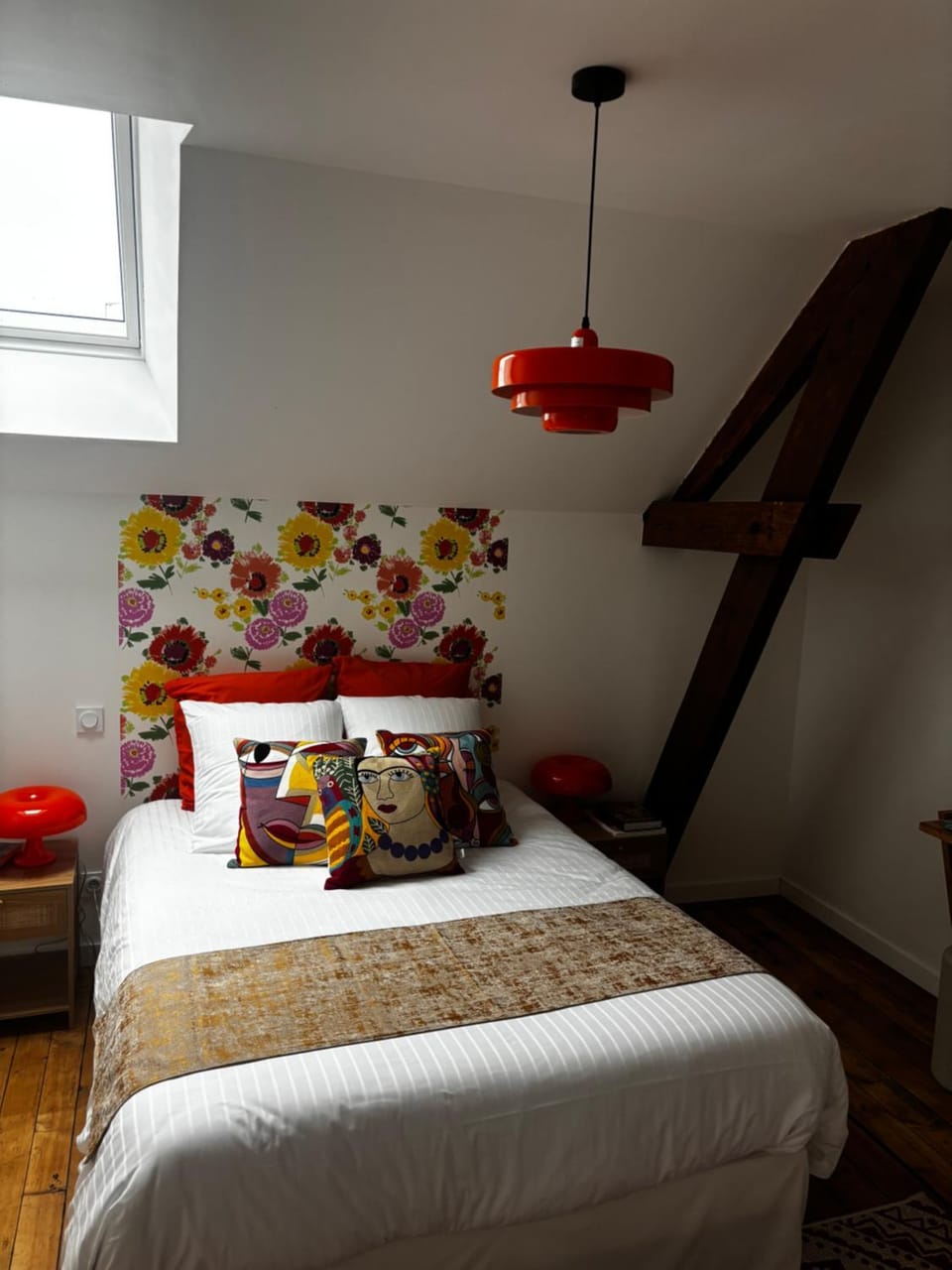 Bed, Photo of the whole room, Bedroom