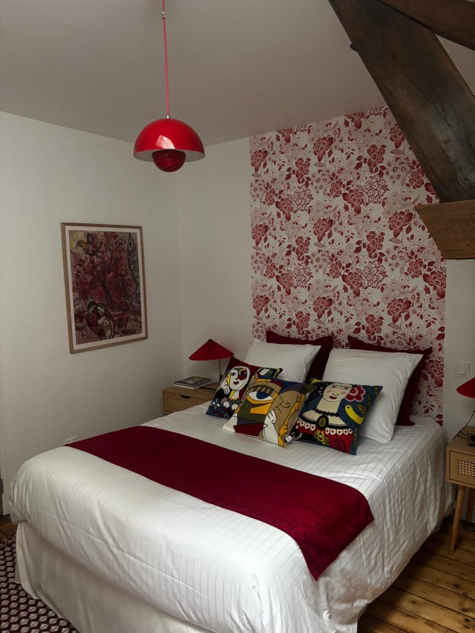 Bed, Photo of the whole room, Bedroom