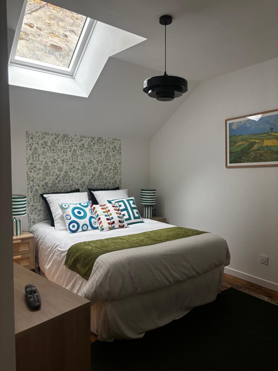 Bed, Photo of the whole room, Bedroom