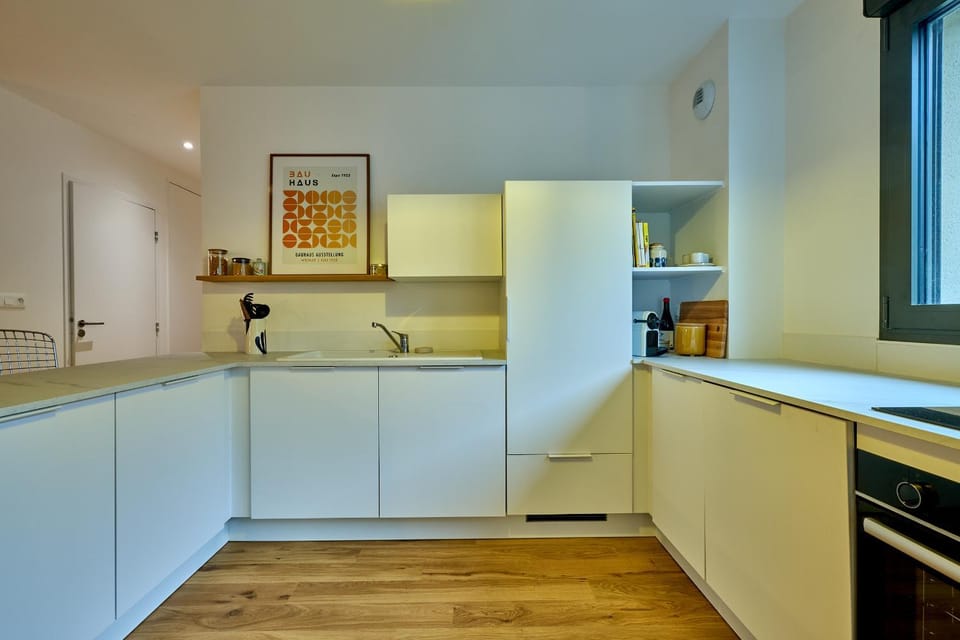 Kitchen or kitchenette, dishwasher, oven, pet friendly, stove