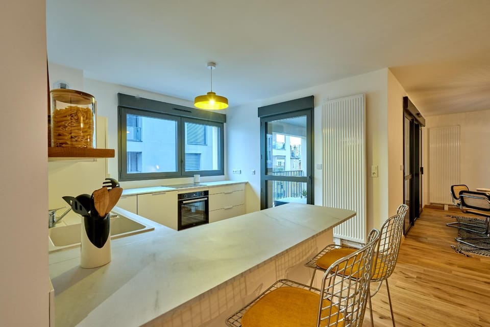 Kitchen or kitchenette, Dining area, hair dresser