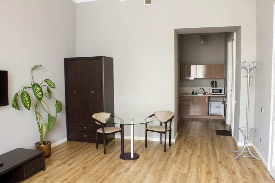 Seating area, Dining area