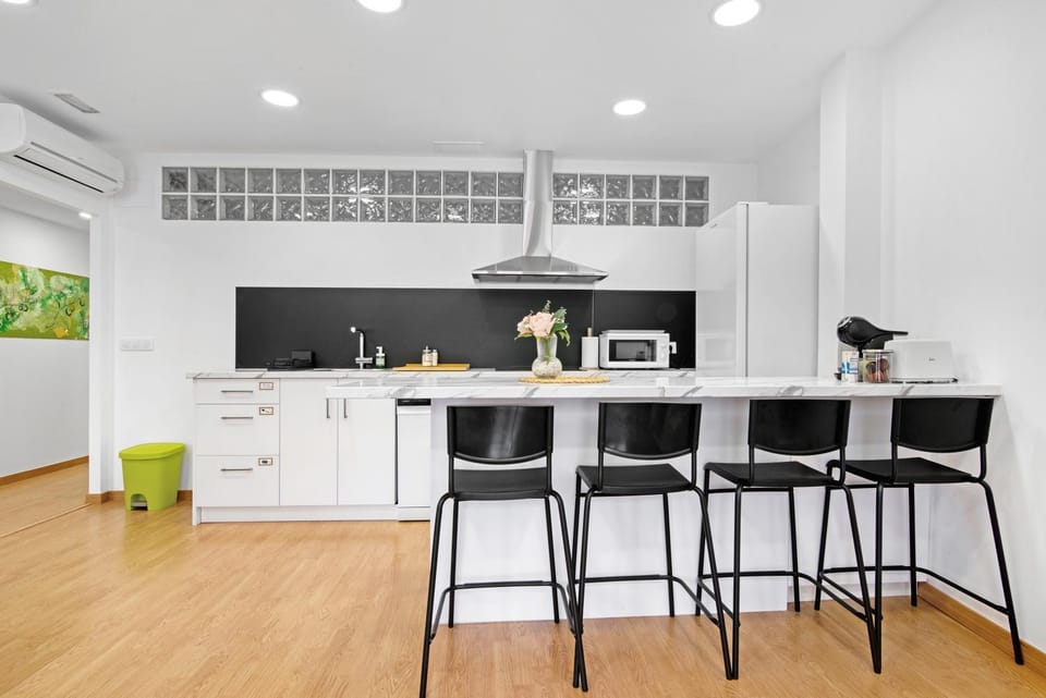 Kitchen or kitchenette, Living room