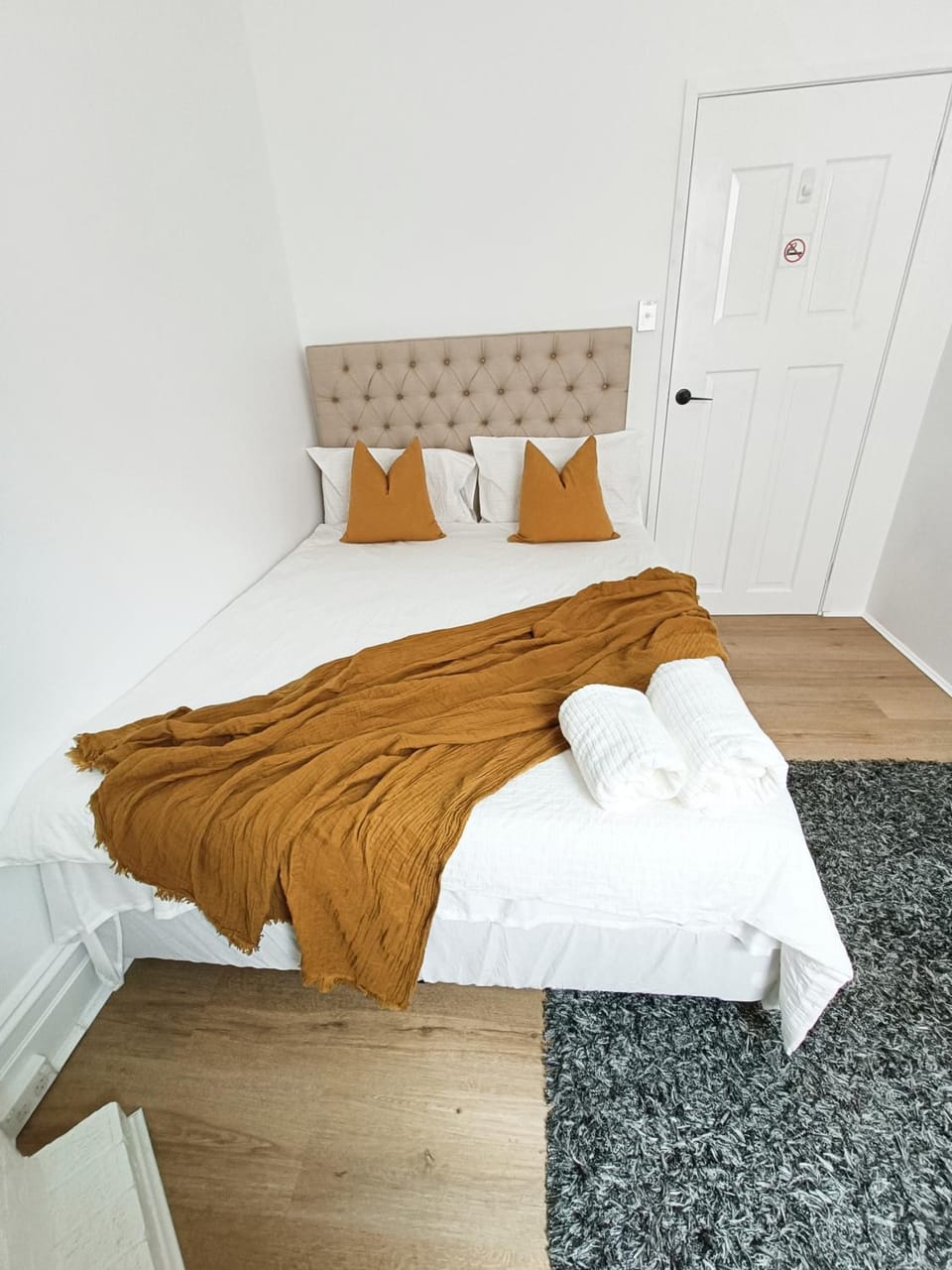 Stunning Queen Room 1Min Walk to Station with 55 Inch TV Vacation rental in Marrickville