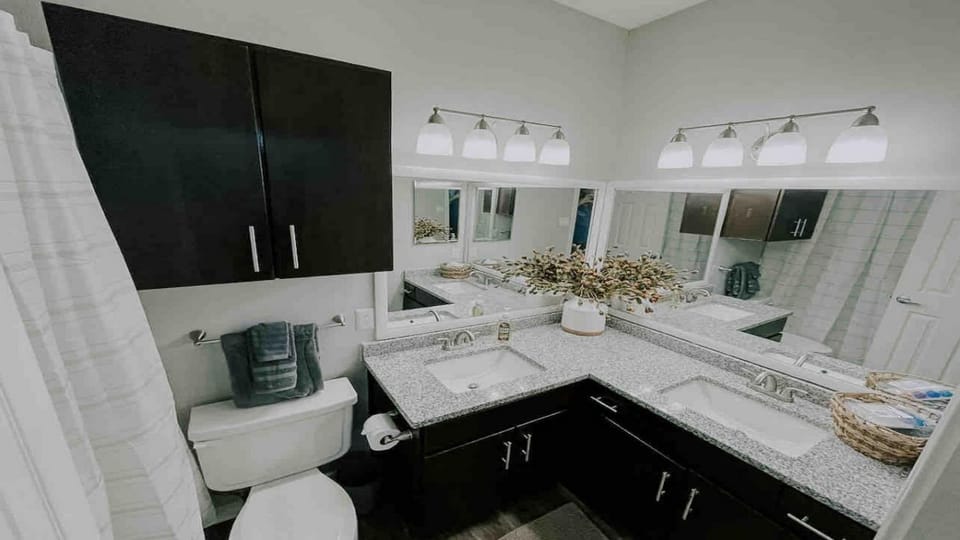 Toilet, Bathroom, towels