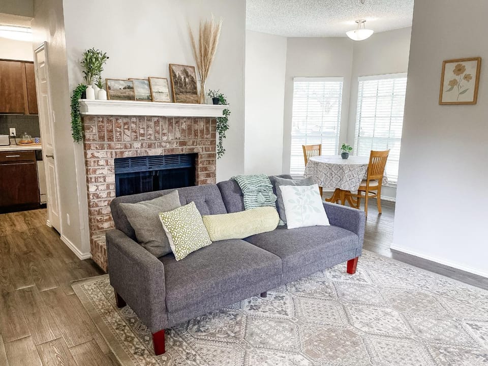 Kitchen or kitchenette, Living room, Seating area, Dining area, pet friendly