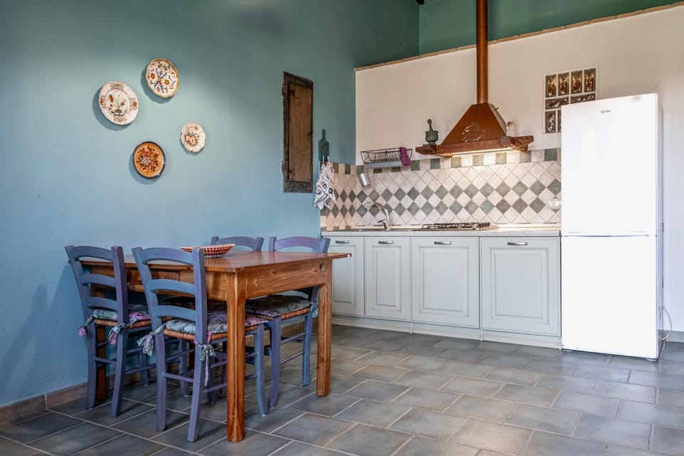 Property building, Kitchen or kitchenette, Living room