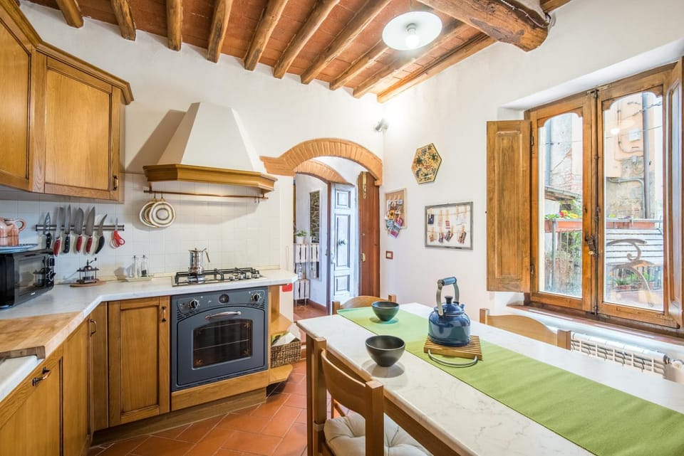 Property building, Kitchen or kitchenette, Living room