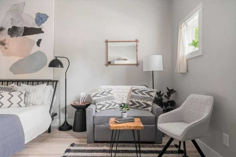 Bed, Seating area, Bedroom