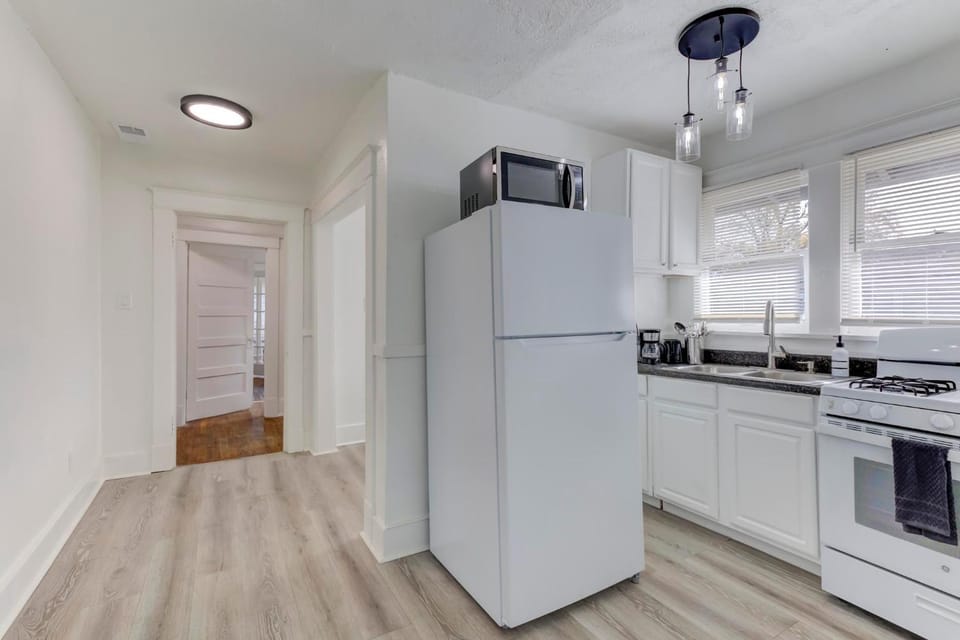 Kitchen or kitchenette, oven, stove