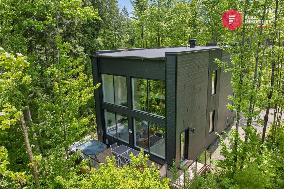 Le LoftWood - Chalet loft sur la forêt Spa privé - Domaine du Grand Portneuf près de Québec House in Quebec