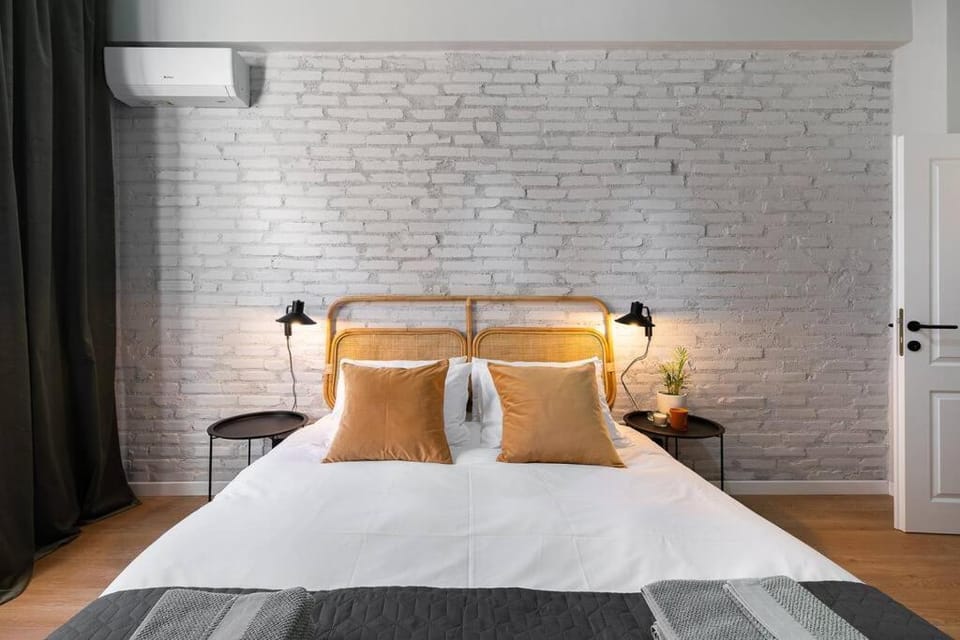Bed, Photo of the whole room, Bedroom, wardrobe, air conditioner