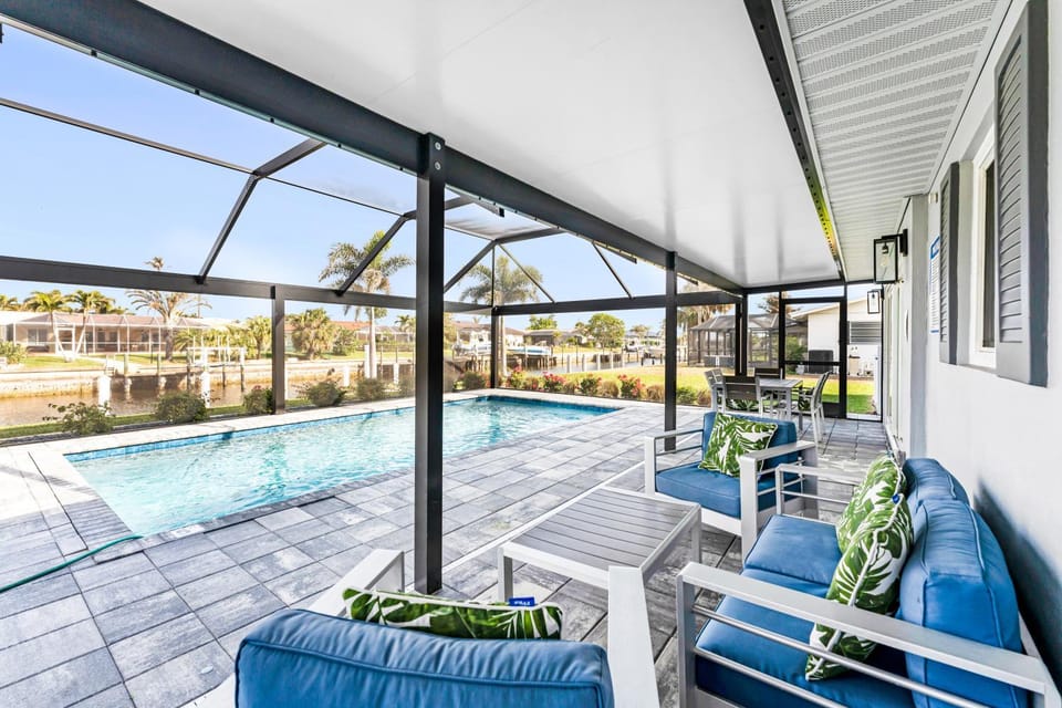 Patio, Day, Balcony/Terrace, Seating area, Dining area, Pool view, Swimming pool, pet friendly