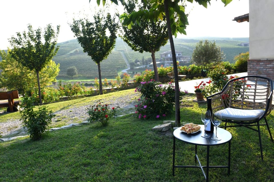 Patio, Spring, Day, Natural landscape, Garden, Dining area, Garden view, Mountain view