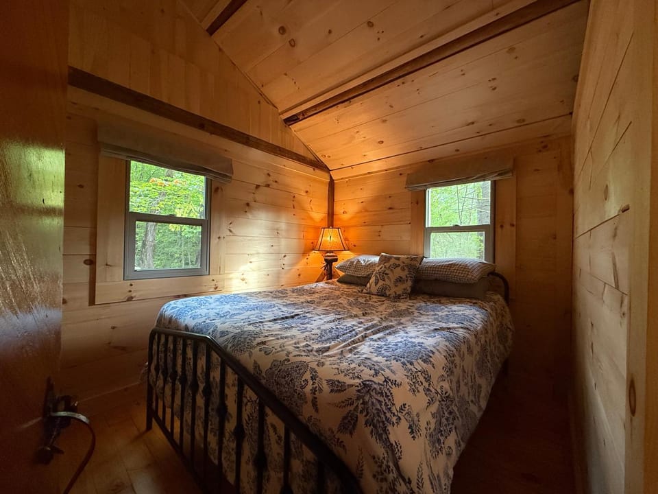 Toms Cabin on Lake Christopher Cabin in Woodstock