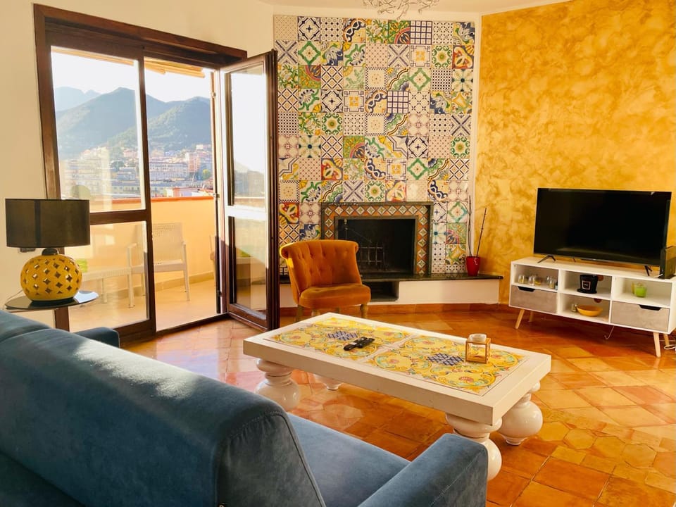 Communal lounge/ TV room, flat iron