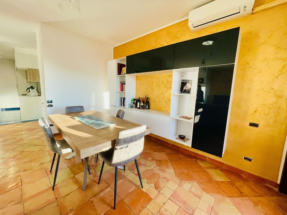 Communal lounge/ TV room, Lunch, locker