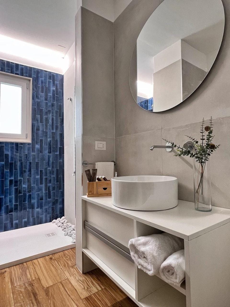 Shower, Bathroom, towels