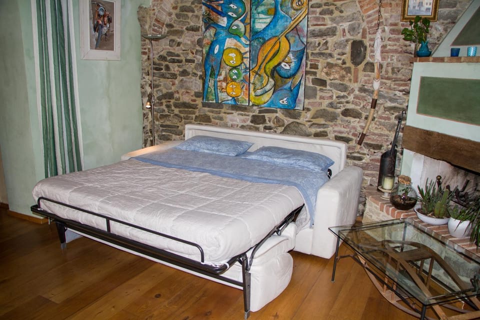 Bed, Living room
