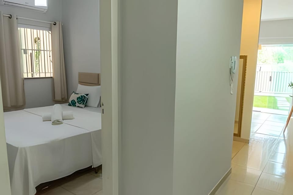 500m PRAIA Taperapuan; 2 quartos; WiFi 300mbs; Churrasqueira; Chuveirão; Estacionamento Gratuito 1 carro. House in State of Bahia