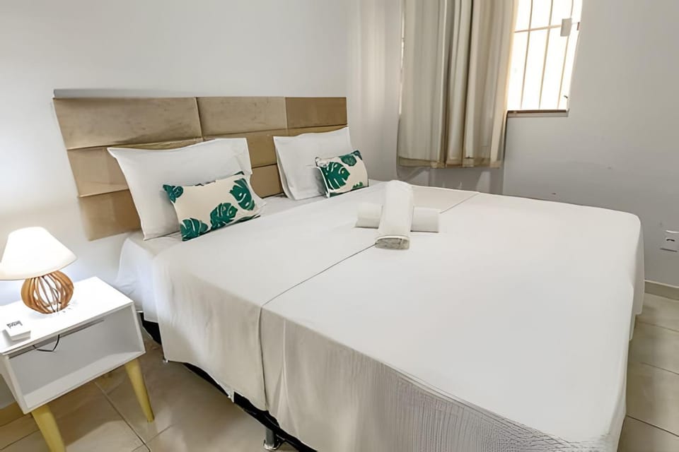 500m PRAIA Taperapuan; 2 quartos; WiFi 300mbs; Churrasqueira; Chuveirão; Estacionamento Gratuito 1 carro. House in State of Bahia
