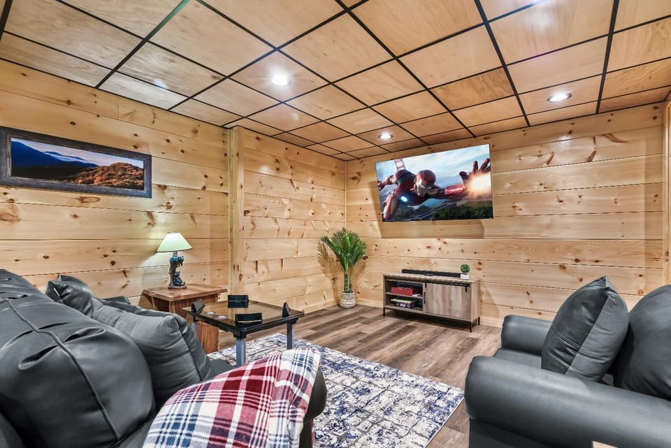 Communal lounge/ TV room, TV and multimedia, Living room, Seating area, Evening entertainment