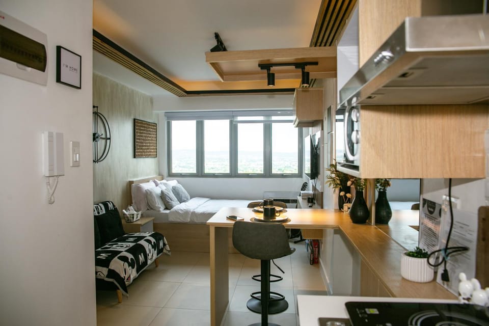 Photo of the whole room, air conditioner