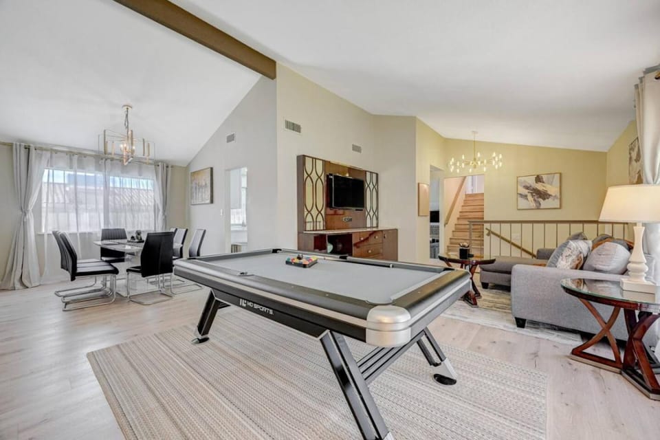 New Poolside Paradise in Vegas with BBQ and Games House in Spring Valley