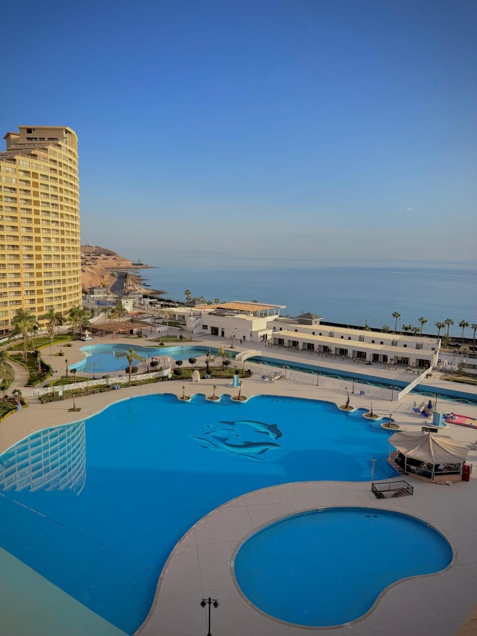 Property building, Day, Natural landscape, Beach, Pool view, Sea view, Swimming pool, sunbed