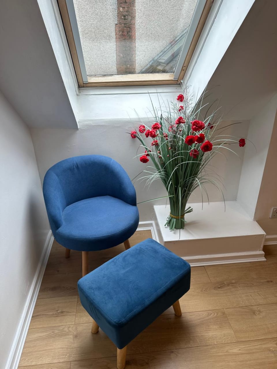Decorative detail, Seating area, Bedroom
