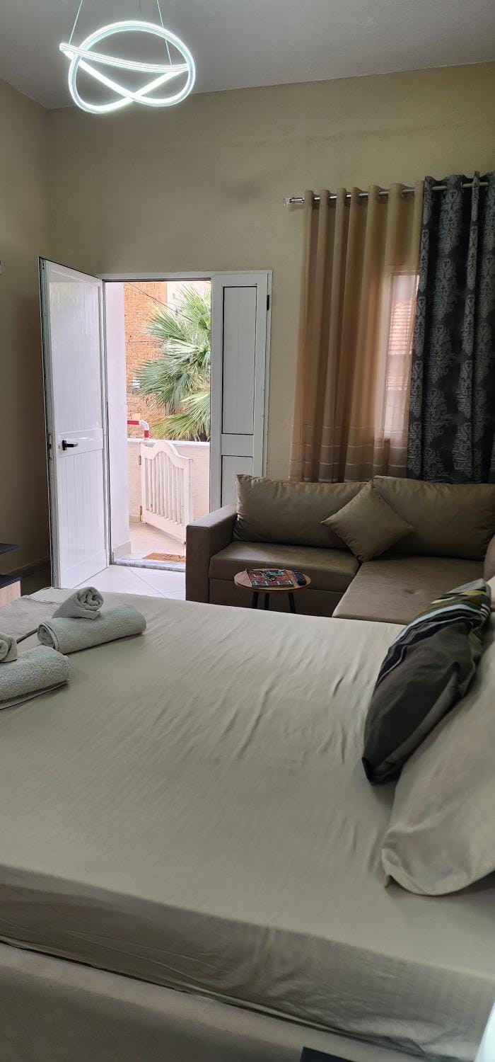 Bed, towels