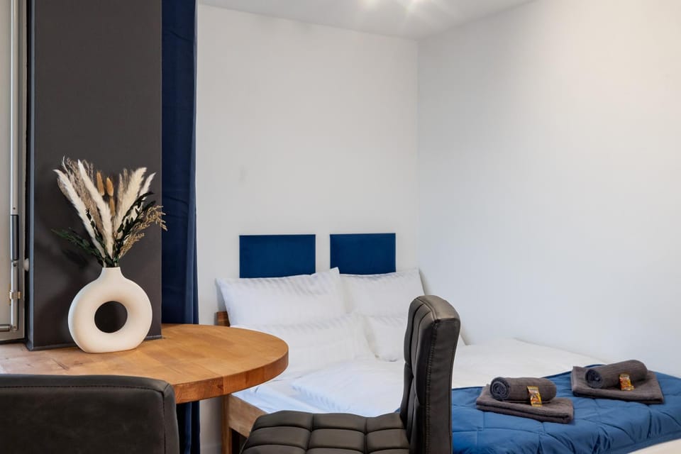Seating area, Bedroom