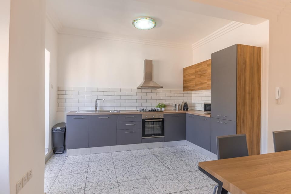 Kitchen or kitchenette, pet friendly, stove