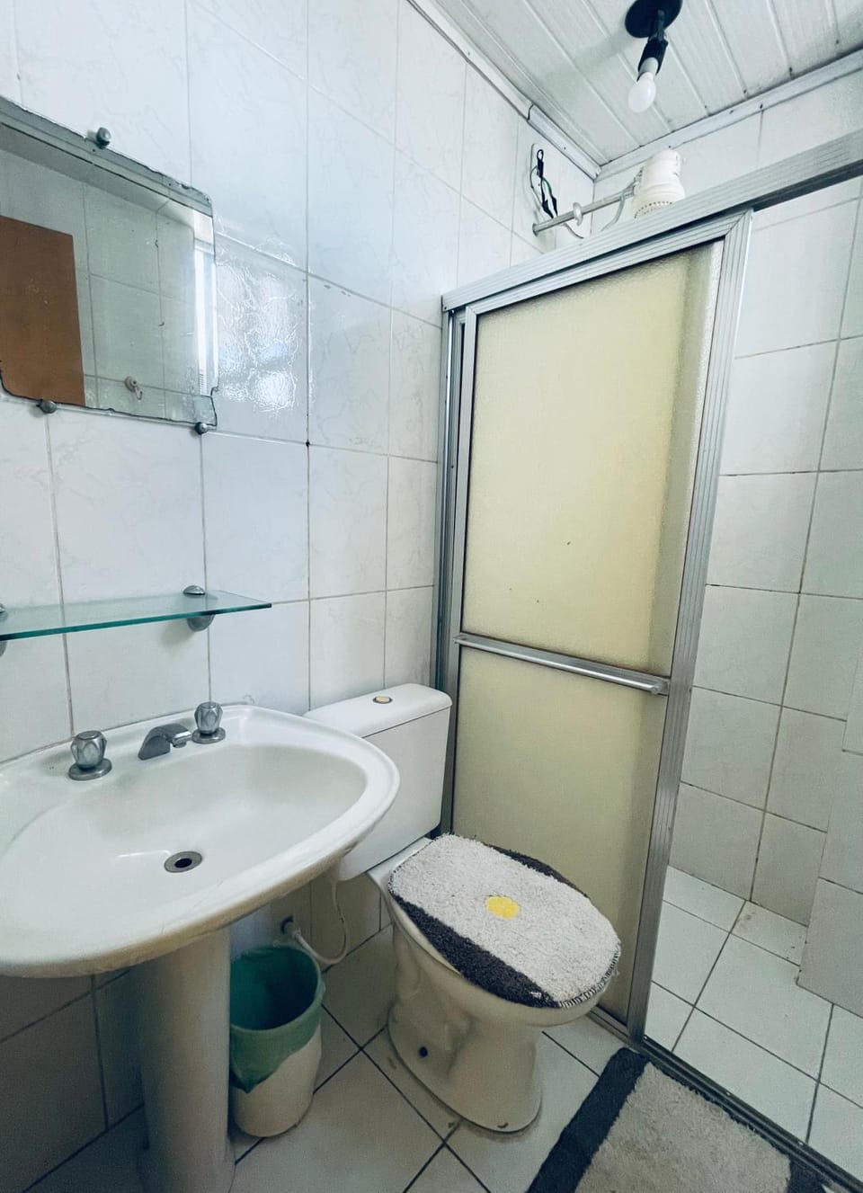 Quarto, sala, cozinha e banheiro - 2 minutos da praia do porto da barra - ar condicionado Apartment in Salvador