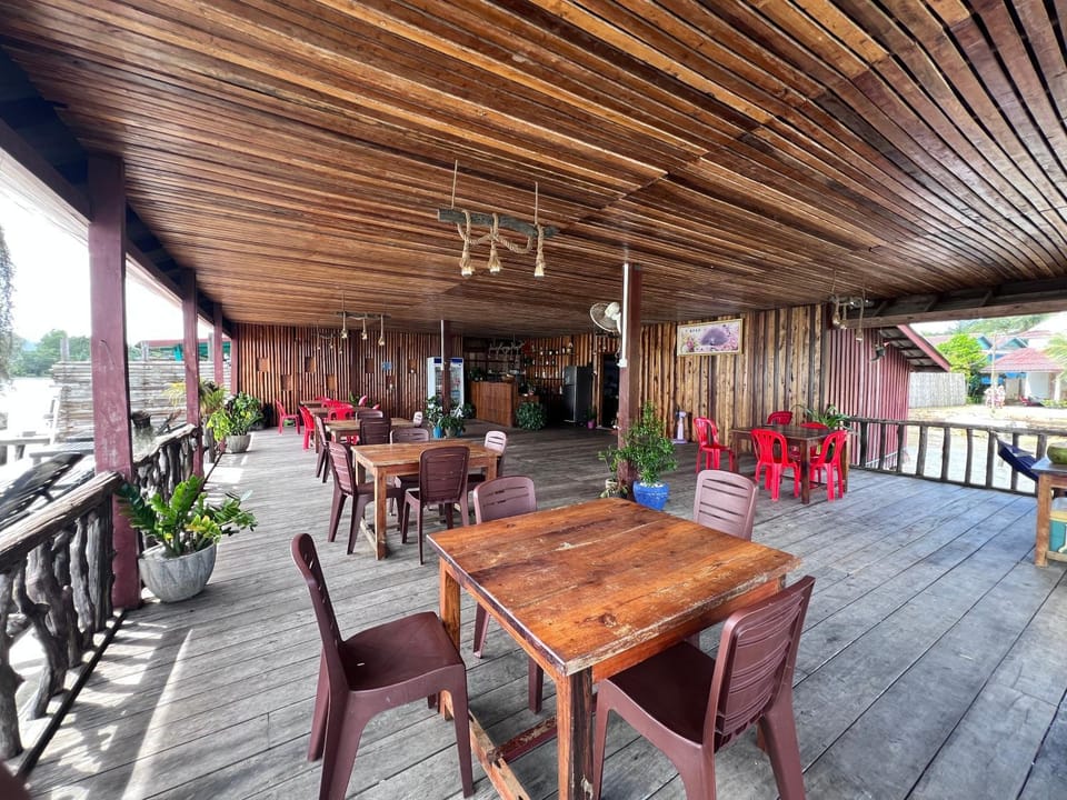 Restaurant/places to eat, Day, View (from property/room), Balcony/Terrace, Seating area