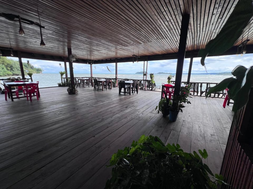 Restaurant/places to eat, Day, Sea view